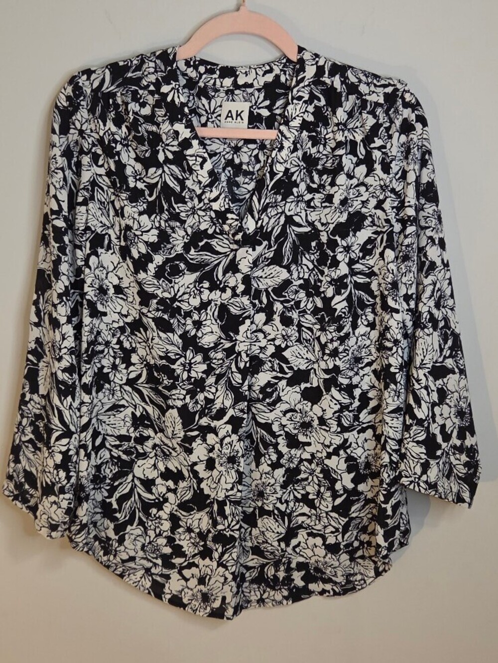 Anne Klein Womens sz PM Black and White Floral Polyester Blouse